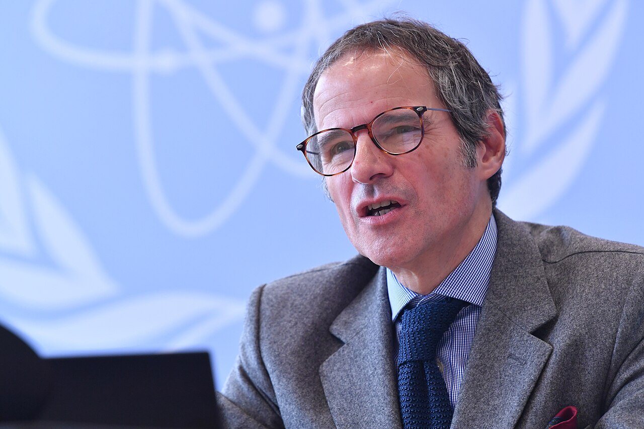 Rafael Grossi habla en la sede del OIEA en Viena